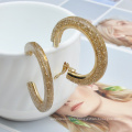 Joyería de anillo de orejas chapadas en oro bling personalizadas para mujeres Resina acrílica Pendientes de aro de oro pequeño